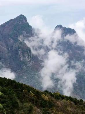 我曾经翻过山和大海是什么歌